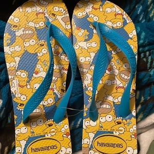 Size 9/10 men havaianas Simpson